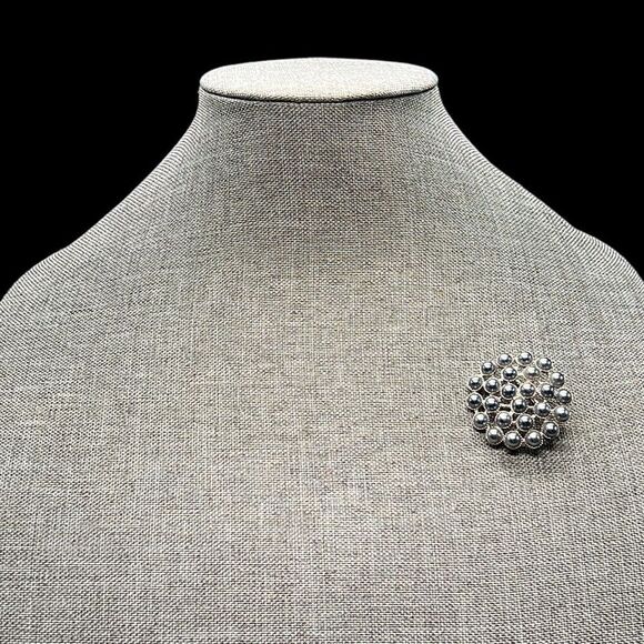 Imitation Pearl Brooch Gray Round Silver Tone Base Metal Vintage Costume Jewelry - Picture 3 of 6
